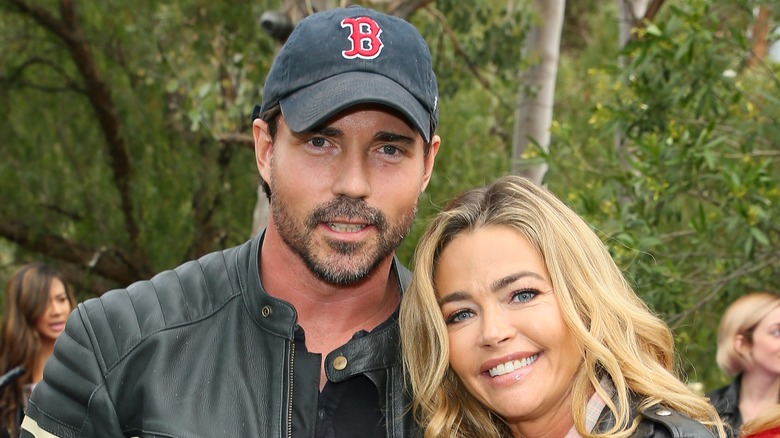 Denise Richards posing with Aaron Phypers