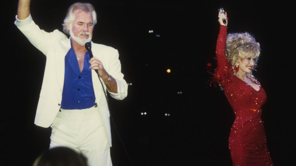 Kenny Rogers and Dolly Parton on stage, waving