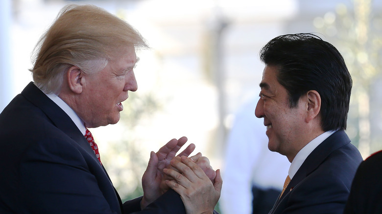 Donald Trump and Shinzo Abe posing