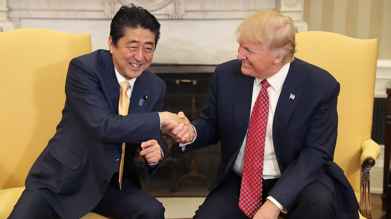 Donald Trump and Shinzo Abe shaking hands