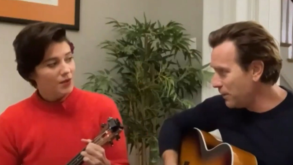 Mary Elizabeth Winstead and Ewan McGregor singing and playing instruments