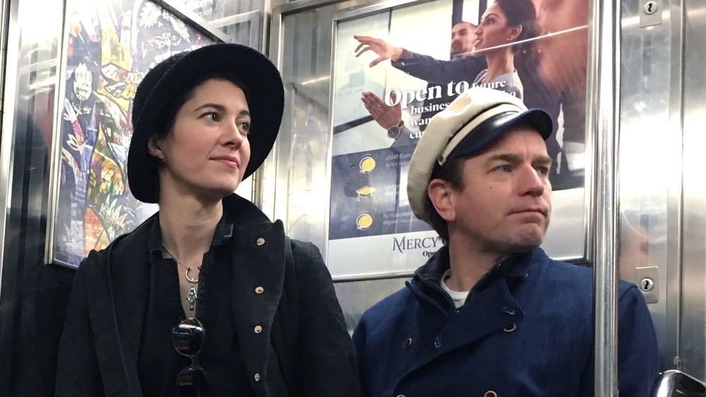 Mary Elizabeth Winstead and Ewan McGregor on a train