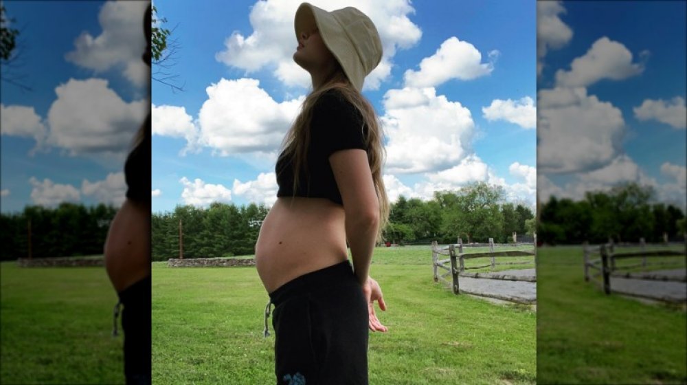 Gigi Hadid showing off her baby bump