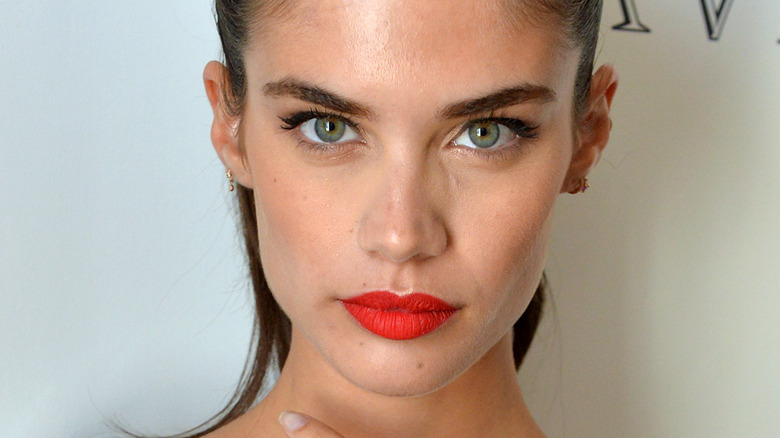 Sara Sampaio's hazel eyes