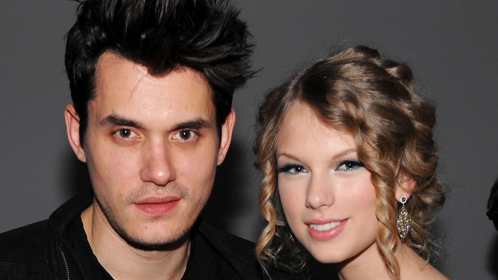 John Mayer and Taylor Swift posing