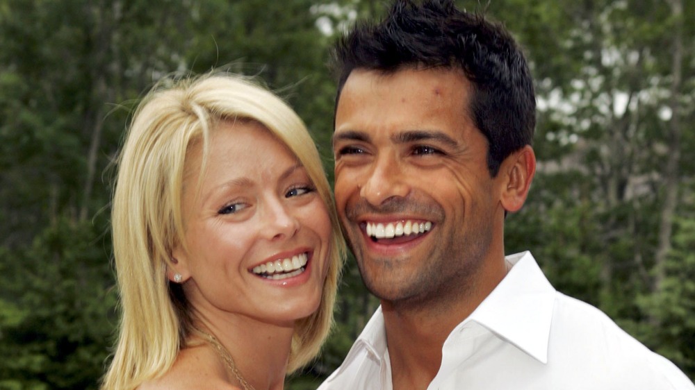 Kelly Ripa and Mark Consuelos standing outside