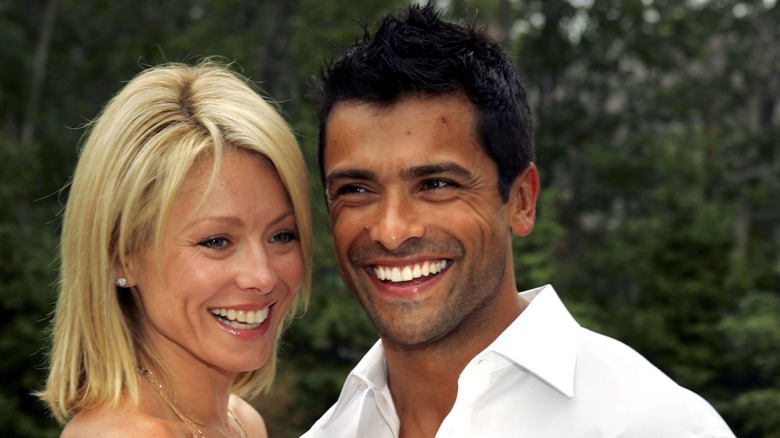 Kelly Ripa and Mark Consuelos on their 10th anniversary in 2006