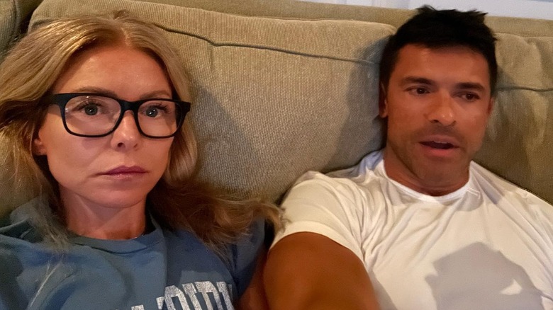 Mark Consuelos, Kelly Ripa, daughter Lola couch