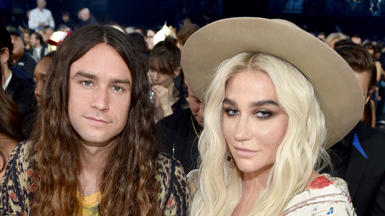 Kesha sitting with boyfriend Brad Ashenfelter