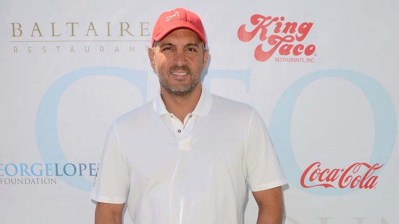 Mauricio Umansky poses on the red carpet