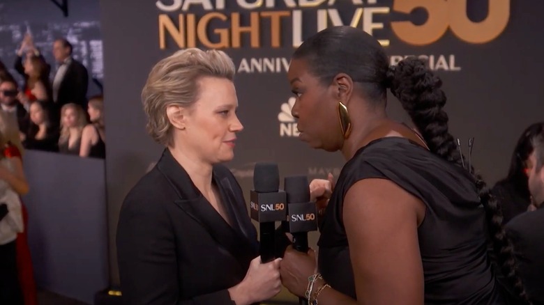 Kate McKinnon and Leslie Jones at the SNL50 red carpet