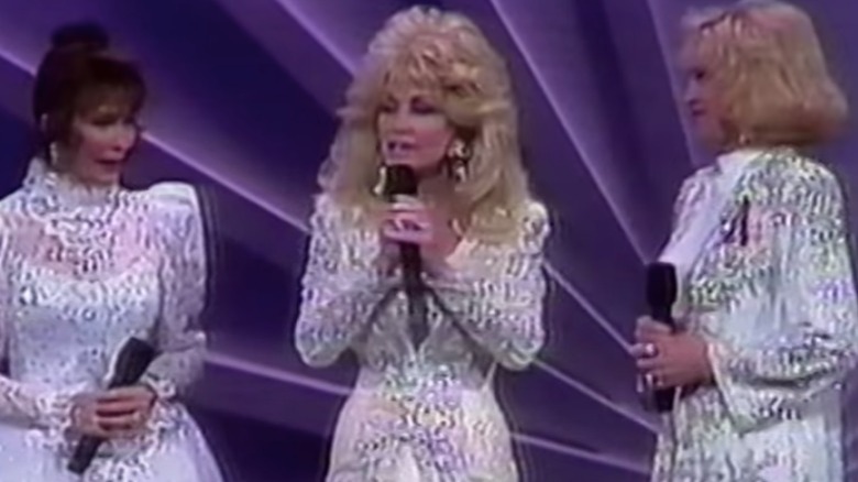 The Truth About Loretta Lynn's Friendship With Dolly Parton