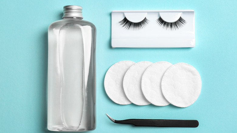 adhesive lashes with cleaning solution and cotton pads