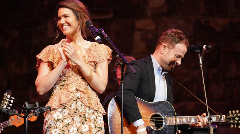 Mandy Moore sings with Taylor Goldsmith