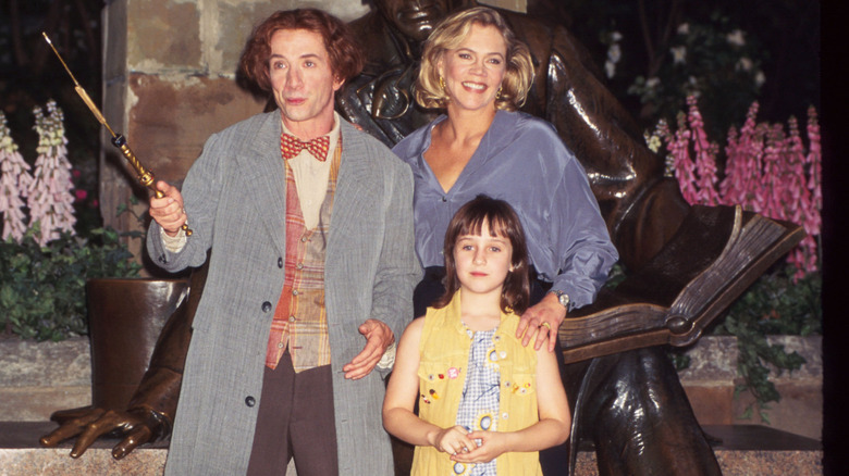 Martin Short, Kathleen Turner, Mara Wilson posing