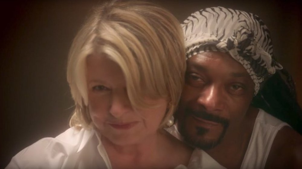 Martha Stewart, Snoop Dogg looking cozy