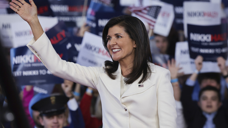 Nikki Haley waving