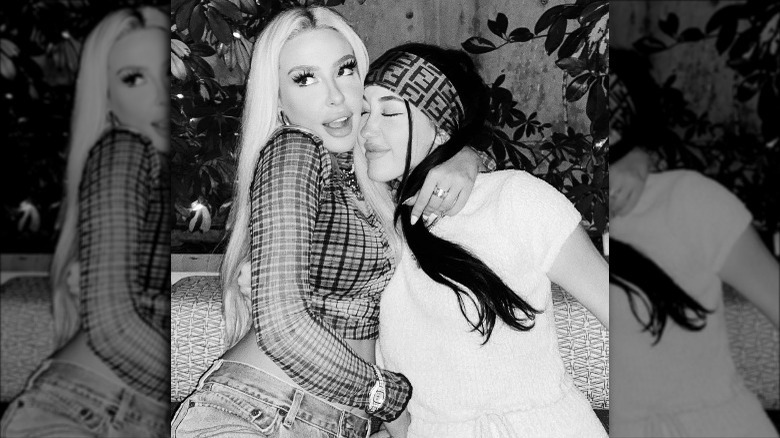 Noah Cyrus cuddles up with rumored girlfriend Tana Mongeau