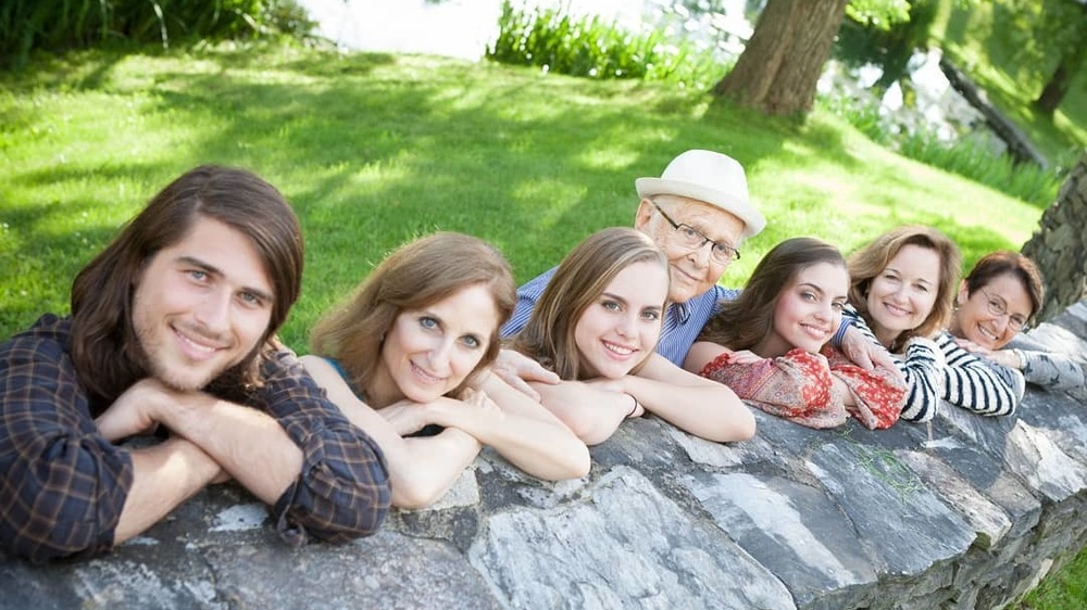 Norman Lear posing outside with his children