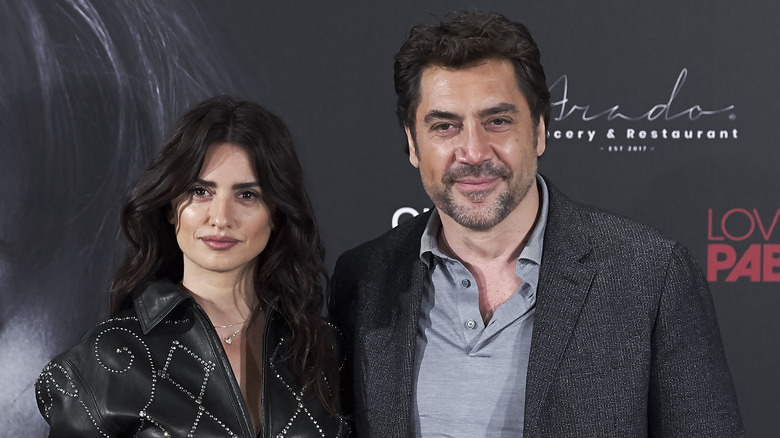 Penélope Cruz and Javier Bardem posing