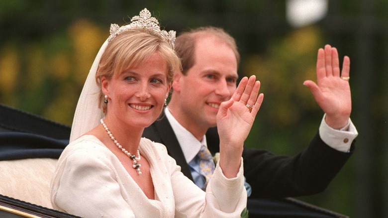 Sophie, Prince Edward waving, wedding day