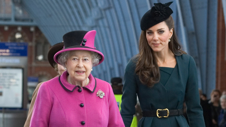 Kate Middleton/Princes Catherine and Queen Elizabeth walking together