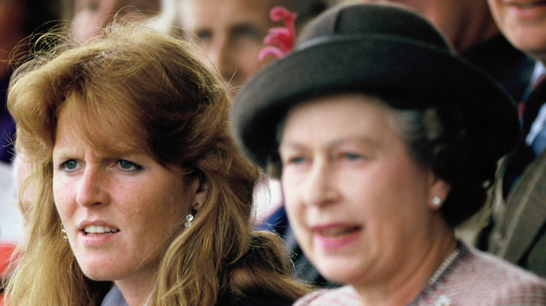 Sarah Ferguson looks confused next to Queen Elizabeth II