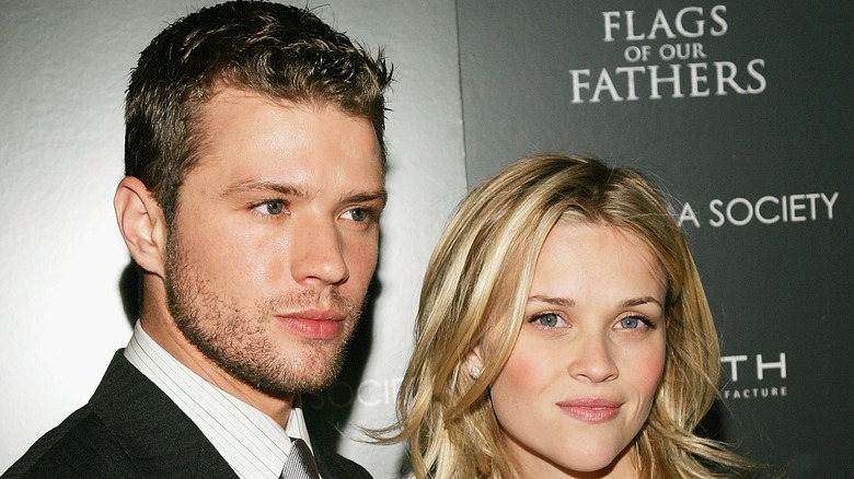 Reese Witherspoon and Ryan Phillippe posing