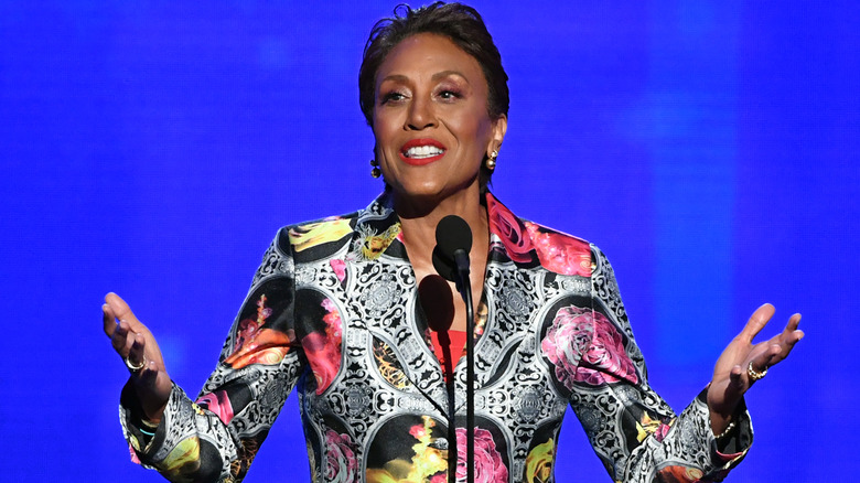 Robin Roberts accepting the 2019 Sager Strong Award