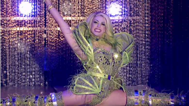 Laganja Estranja does the splits on Drag Race