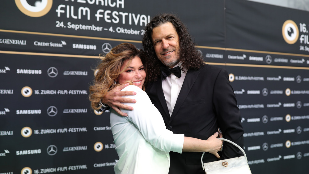 Shania Twain, Frédéric Thiébaud hugging