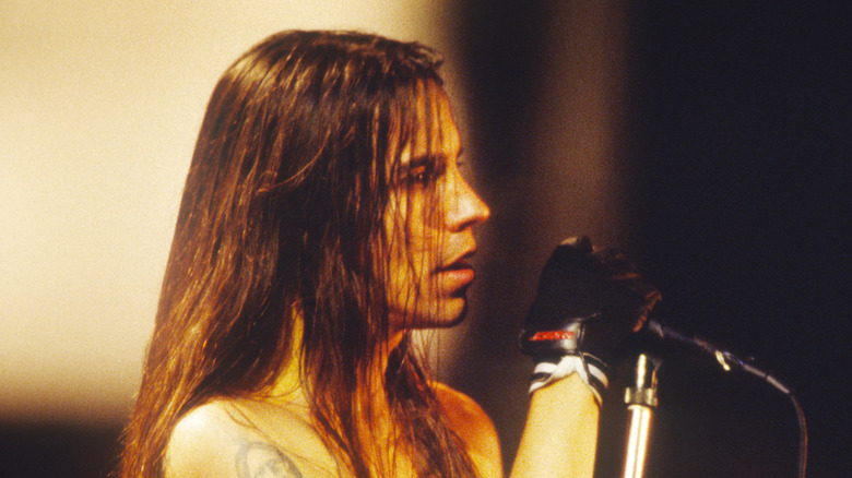 Anthony Kiedis on stage 