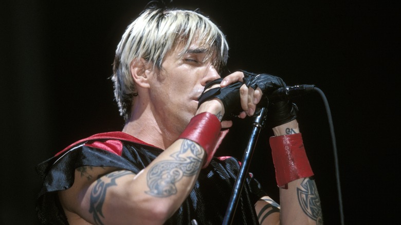 Anthony Kiedis on stage 