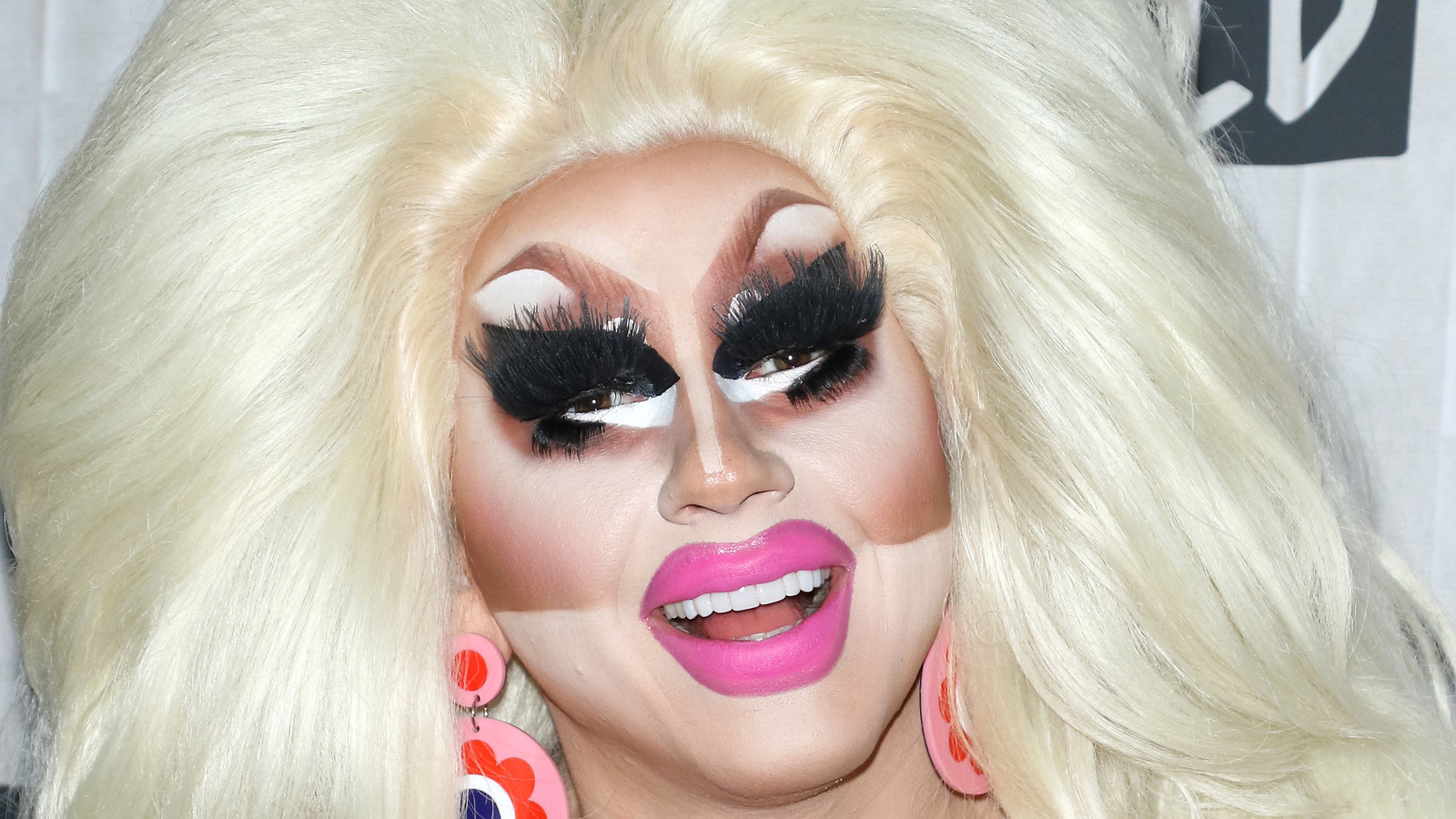 drag queen makeup peach