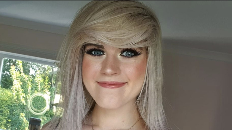 Marina Joyce posing