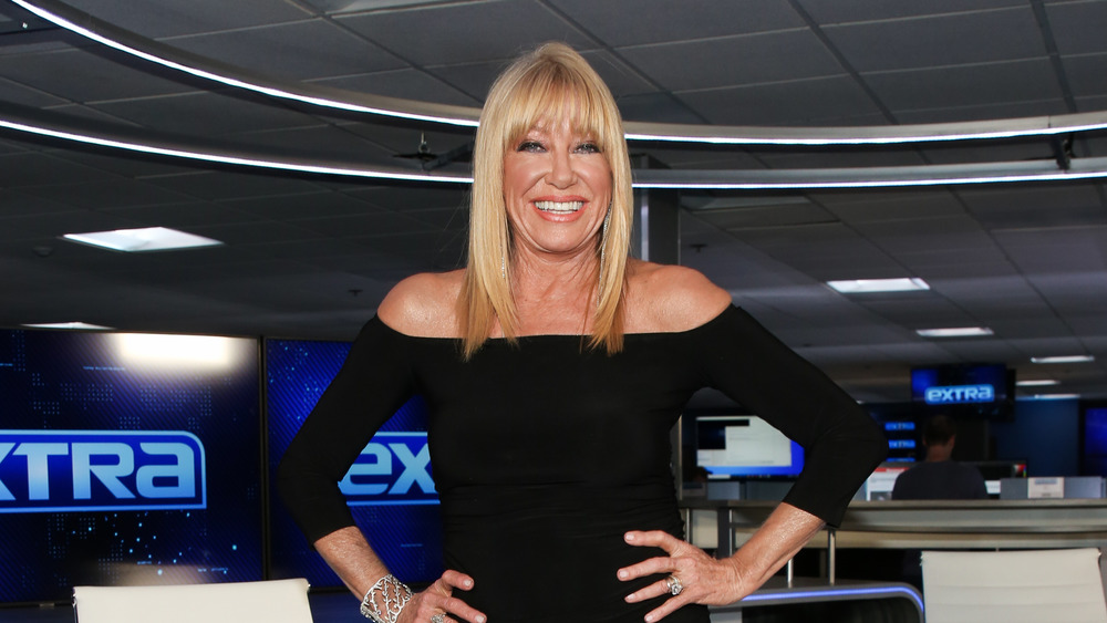 Suzanne Somers arms akimbo