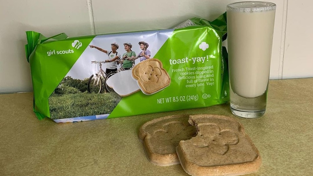 Toast-Yay cookies with drink