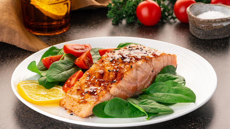 Salmon with spinach and cherry tomatoes