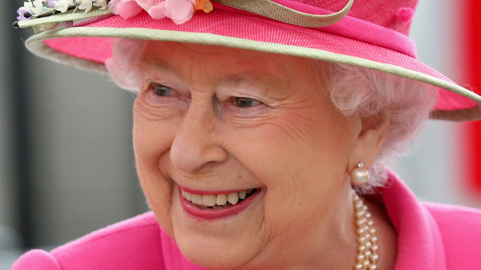 The Truth About The Special Brooch The Queen Wore For Christmas