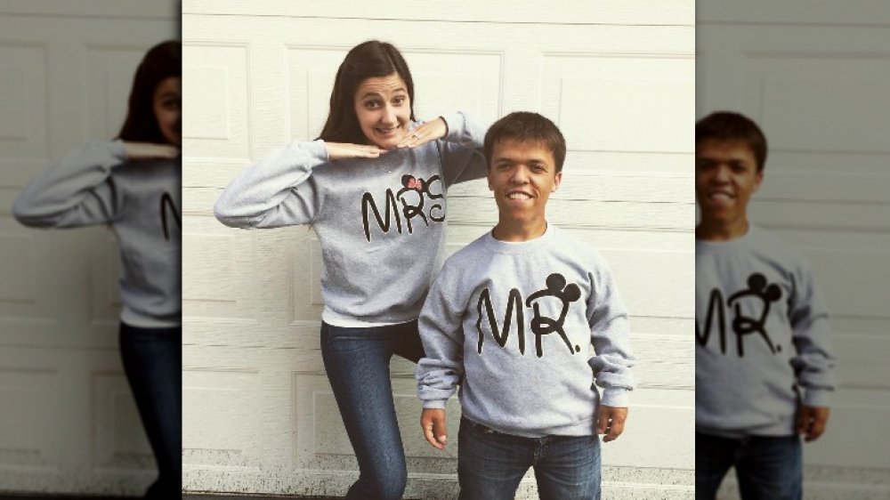 Tori and Zach Roloff in matching shirts