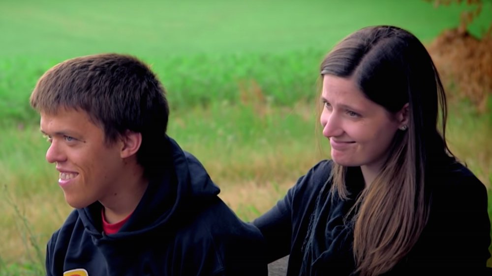 Tori and Zach Roloff sitting in a field