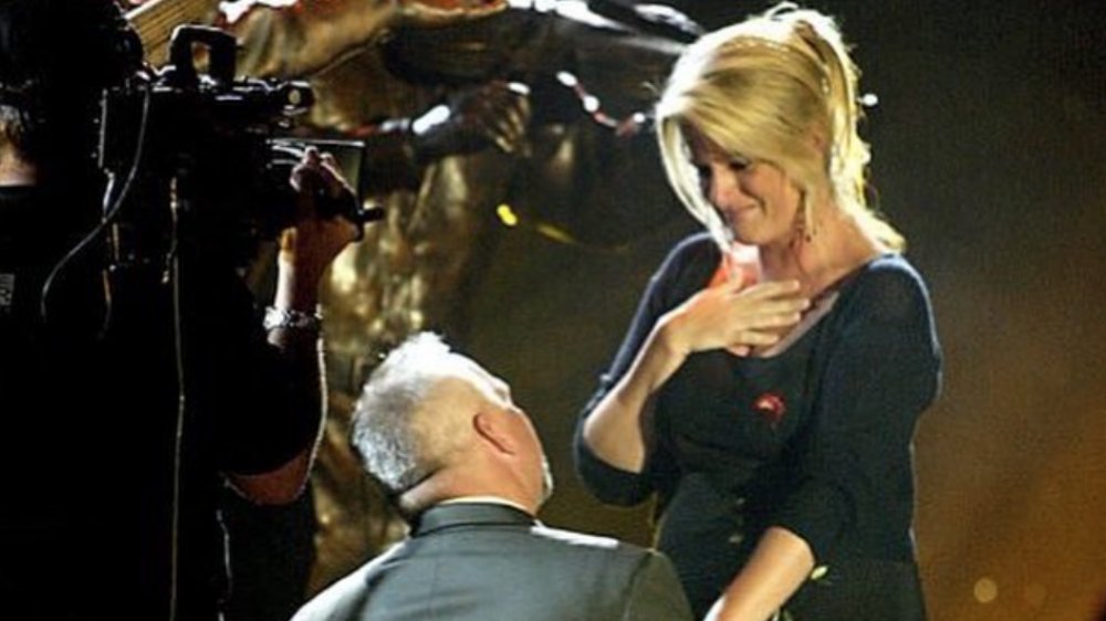 Garth Brooks proposing to Trisha Yearwood in 2005