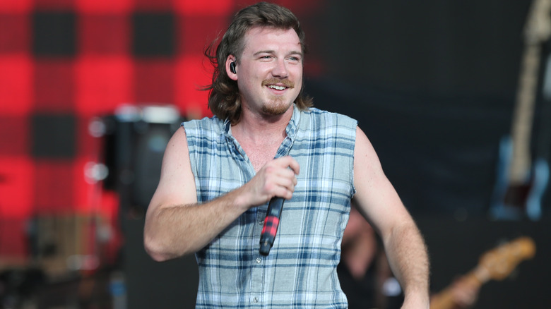 Morgan Wallen performing