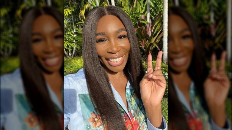 Venus Williams flashing a peace sign