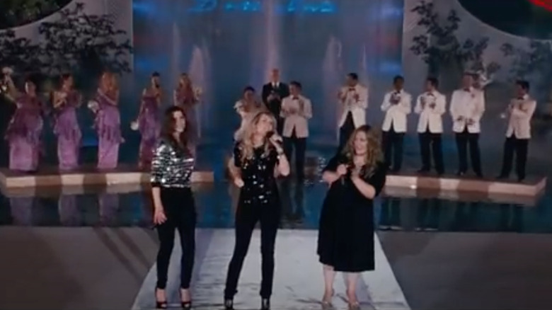 Wilson Phillips performing in Bridesmaids