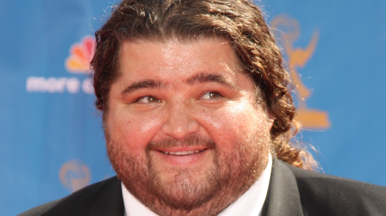 Jorge Garcia poses on the red carpet