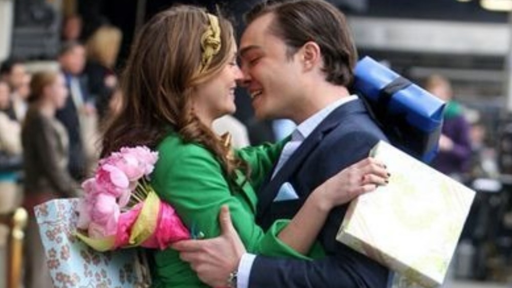 Chuck and Blair about to kiss on Gossip Girl