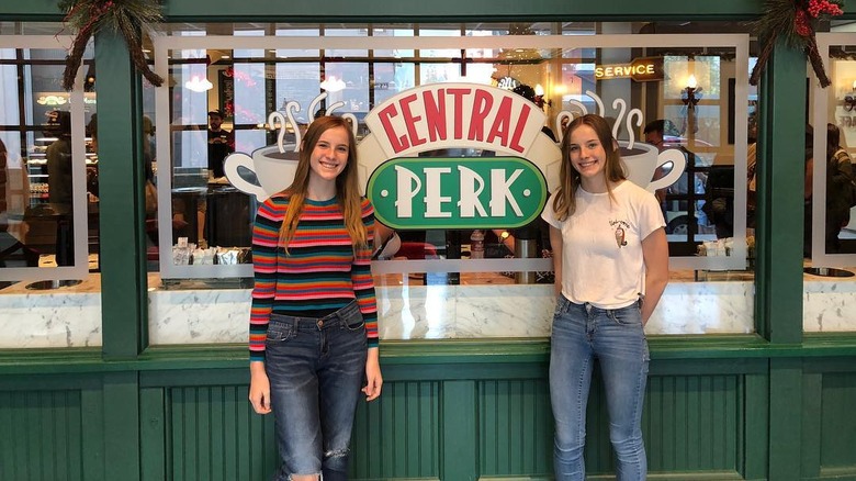 Twins Cali and Noelle Sheldon Friends Central Perk