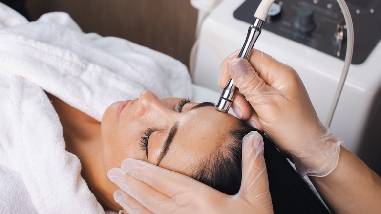 Microdermabrasion facial