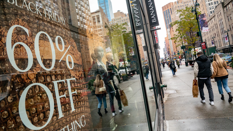 Banana Republic 60% off sign